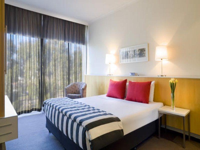 The Parkmore Hotel Melbourne Exterior foto